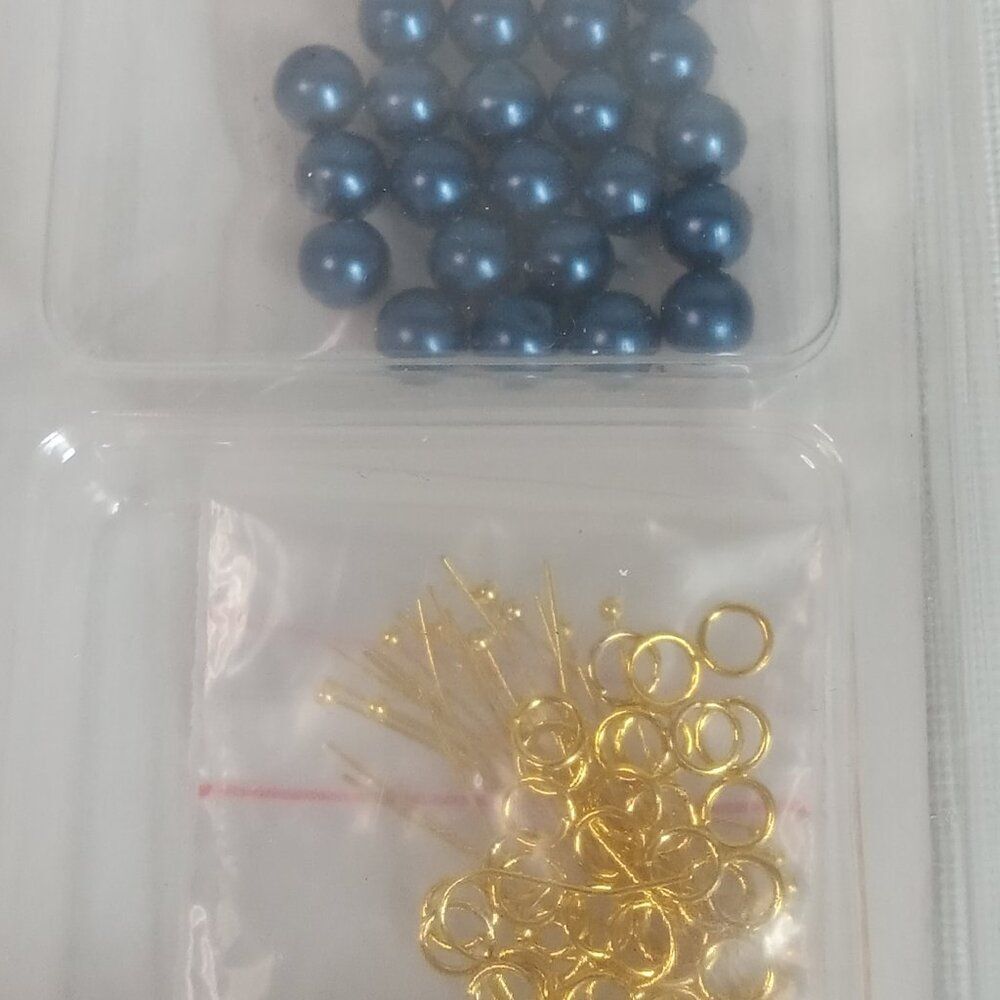 Annie's Simply Beads Kit of the Month Club Royal Coins Necklace and Earrings Set - Picture 4 of 6